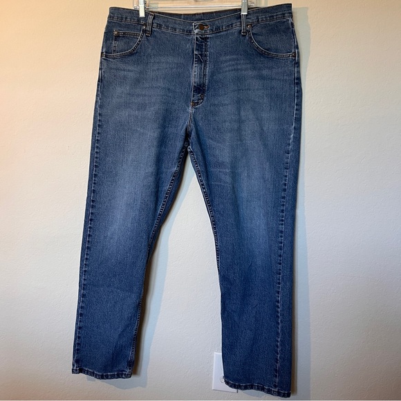 Wrangler Other - Wrangler Men's Straight Leg Blue Jeans Relaxed 42x32